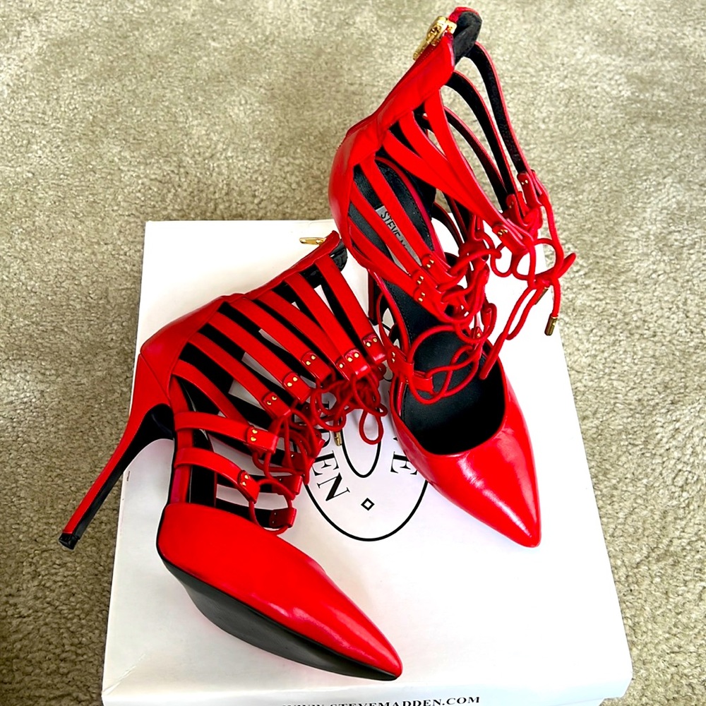 STEVE MADDEN Women so 7.5 Red Leather STS lace up shoe